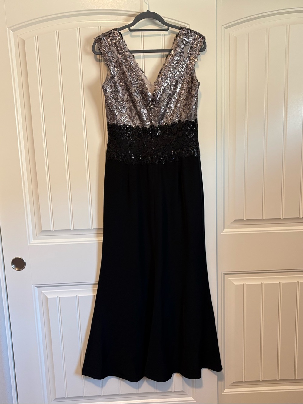 TADASHI SHOJI Pearl Grey Black Two-Tone Sequin Lace Bodice Maxi Gown Dress sz 8 - Picture 6 of 13